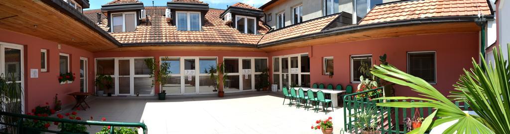 Hostel Terasa Nowy Sad Zewnętrze zdjęcie
